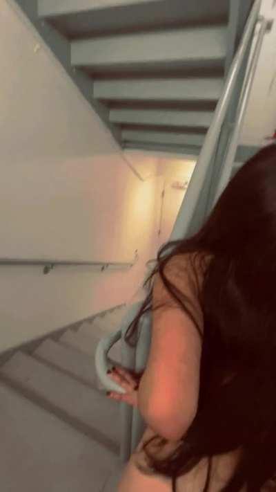 [F][M] staircases are a great place to cum 🤫📸