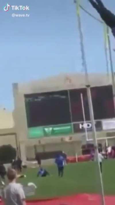 This made me cringe so fricken hard