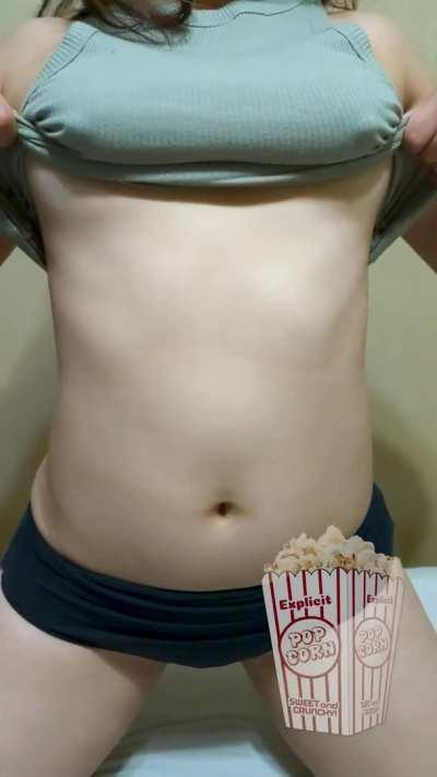 I hope you don't mind a japanese girl flashing her tits!😋