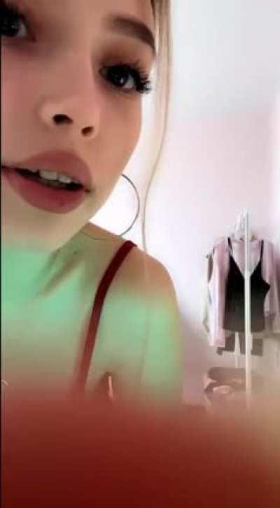 Her nipslip (abougt 04.10)