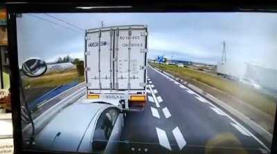 Toyota Aqua almost got crushed