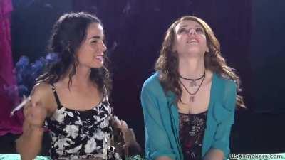 Roxanne and Willow from USA Smokers