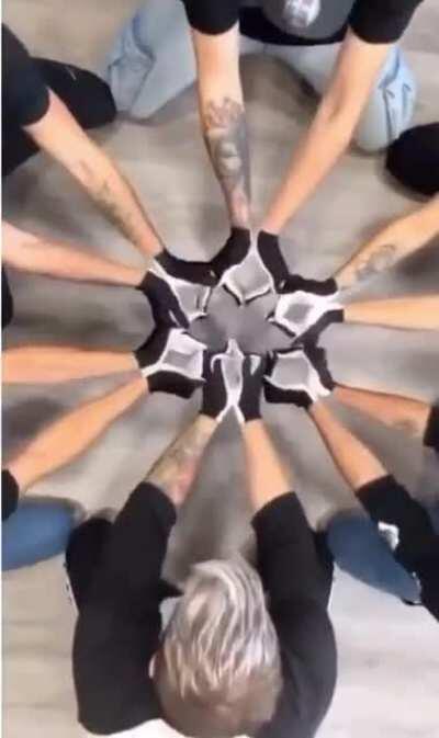 Hand dance (don&rsquo;t know what else to call it)