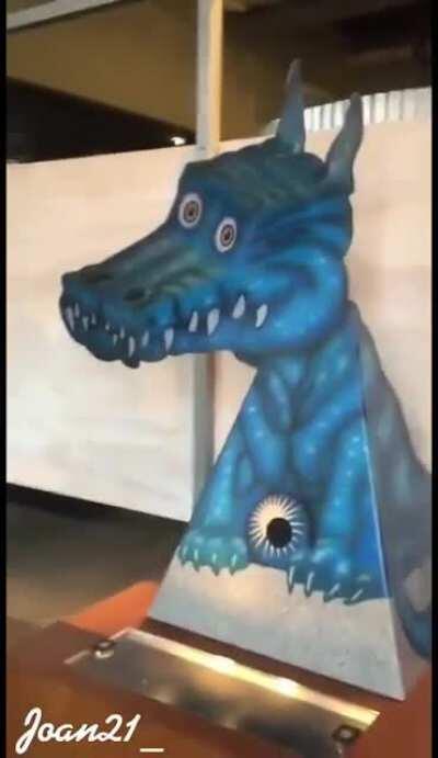 The way this dragon's head 'turns'.