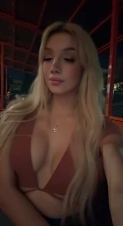 Sending naughty pics to every Redditor who❤