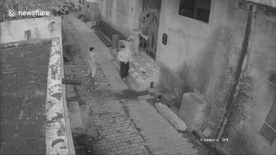 This is the reverse of fightporn lol