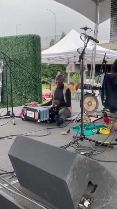 This song has me going like Mr Krabs