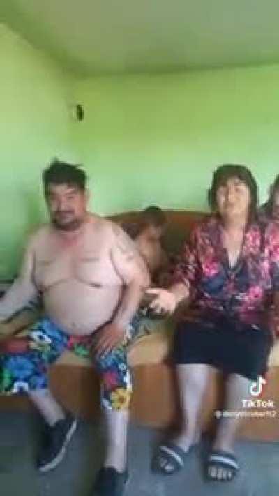 Familia traditionala pe tiktok