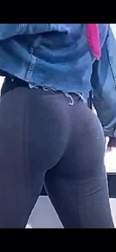 Summerella ass loop with zoom 🍑