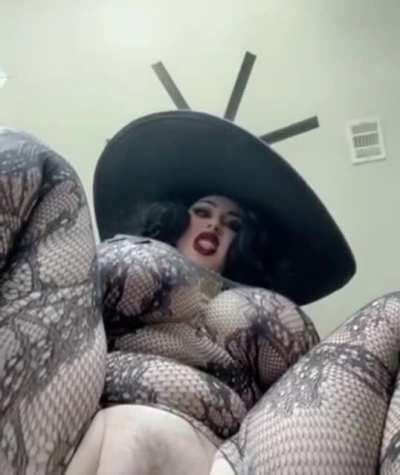 Thick Lady Dimitrescu