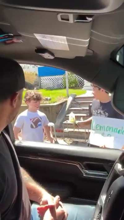 A kid was raising money for an E-Bike selling lemonade. Then a good guy comes along.. it’s wonderful.