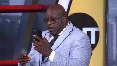 [Highlight] The inside crew roasts Shaq for having some snot in his nose