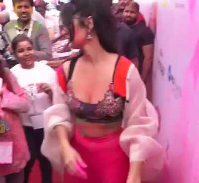 Deep Cleavage of Katrina Kaif...Just love her when she shows us like this