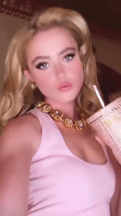 Kathryn Newton 