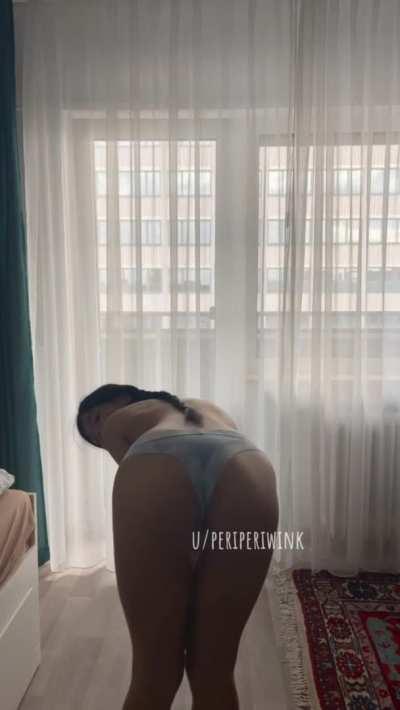 A balcony view with great natural lighting… it’s a sign for me to film more 😈