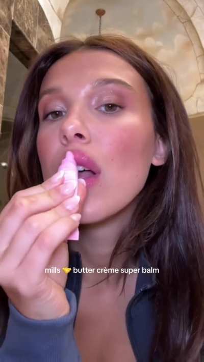 just a girl and her fave lippie 👄