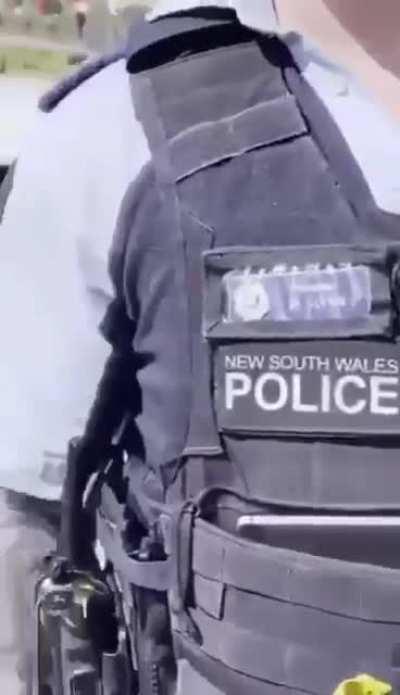 Australian police raid a cemetery to arrest lockdown violators