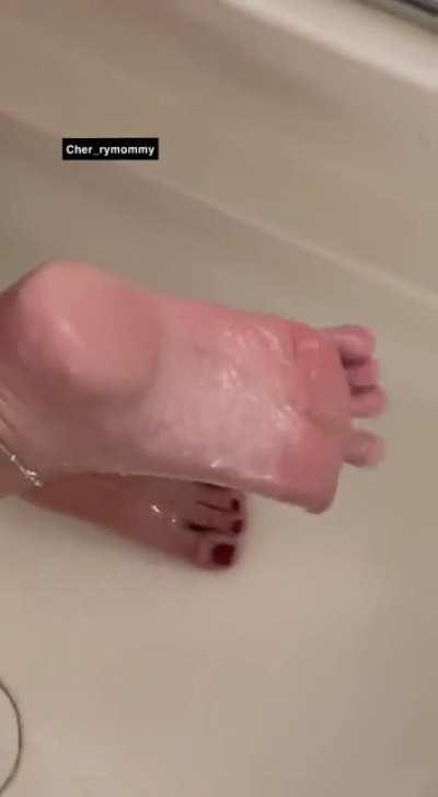 Come wash my feet for me