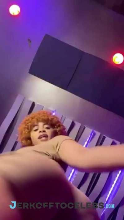 One Minute of Ice Spice Twerking