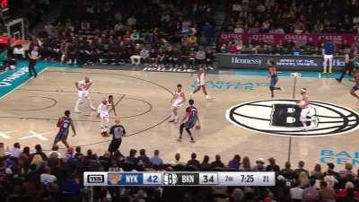 [Highlight] Taj Gibson calls for a sub as the Knicks make their way down the floor; can't make it past half court on the ensuing offensive possessions, and then beelines straight to the locker room when the timeout is called