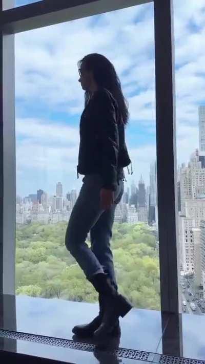 Boots, jeans, shirt and a leather jacket. Hell yeah! 