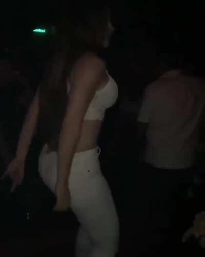 Sara García perrendo hasta el piso