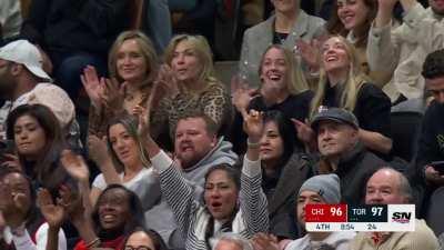 [Highlight] Scottie rejection, no-looks the drop off for the RJ dunk in transition