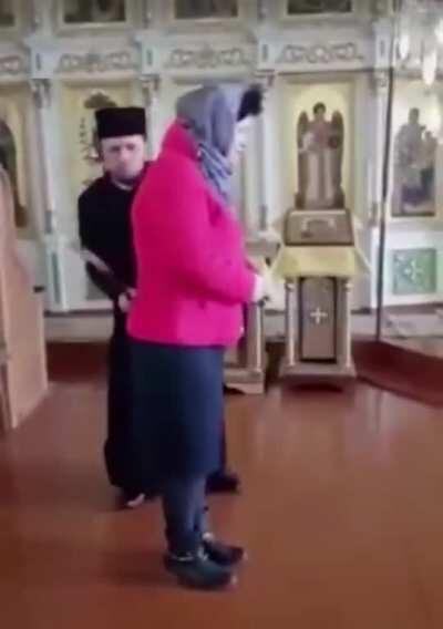 Macar popa sa mai dea o carja