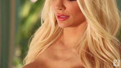 Lindsay Pelas pleases us