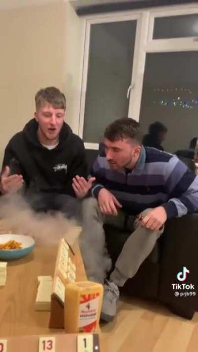 don't vape on the pizza