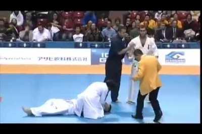 Kicking simultaneously