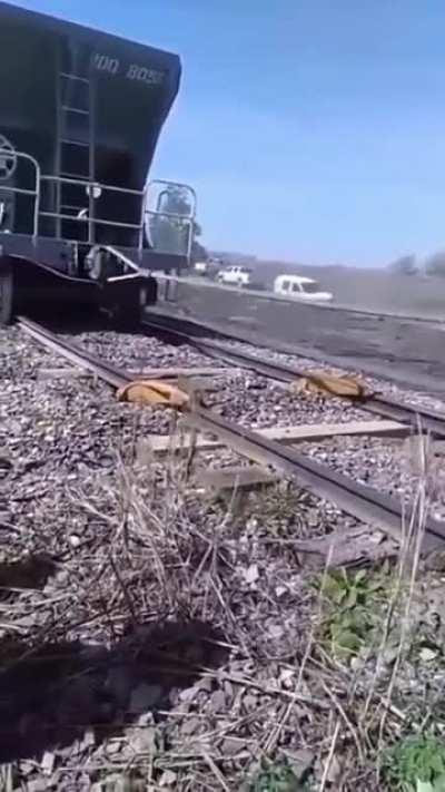 How derailed trains are re-railed.
