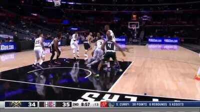 [Highlight] Rondo tries to make a fool out of Shaq Harrison from the inbounds play but Shaq gets the last laugh.