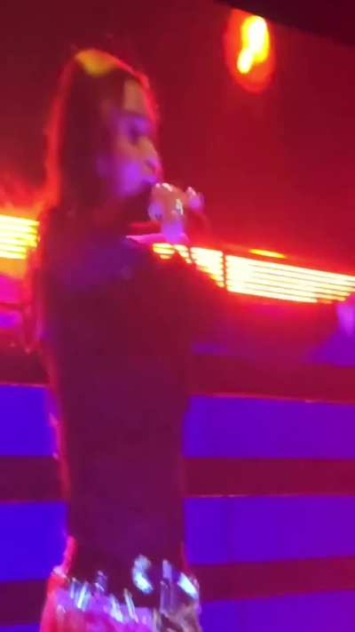 Kehlani was sick tonight at her london leg of the Crash tour and still performed an incredible show🔥 what an exceptional artist