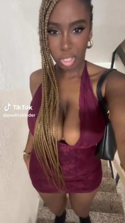@paulitakinder HUGE tits