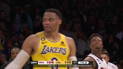 [Highlight] Austin Reaves threads the needle on the inbounds pass to give Russell Westbrook an easy layup and put the Lakers up 4 late