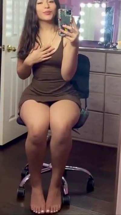 Latinas have the best white toes 🤤