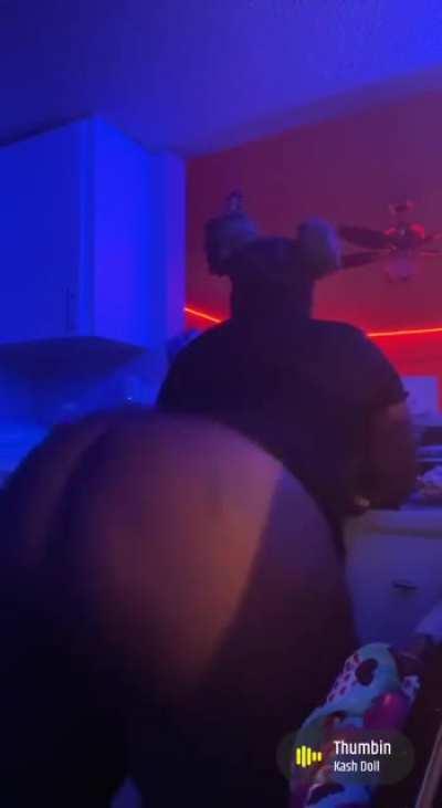 I NEED MY TO BE EAT OUT