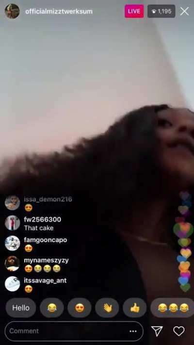 Twerksum in a thong live