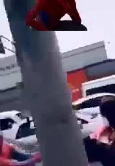 Toma tu telaraña 🤘