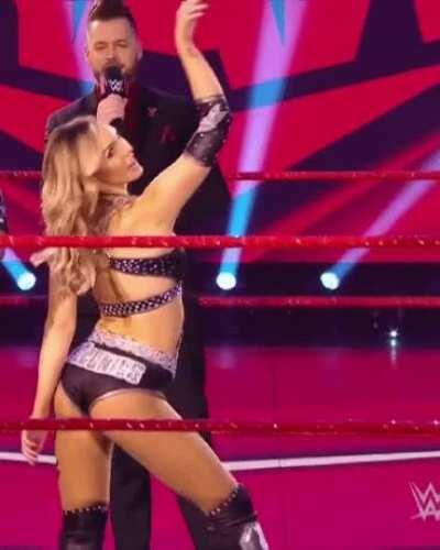 That sexy dance Peyton does gets me every time!!🤩🤩