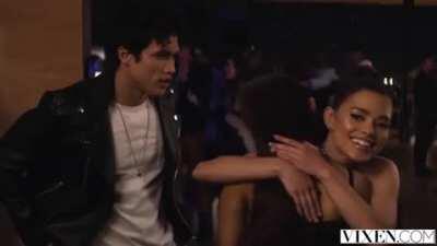 [VIXEN] Ariana Grande and Ariel Yasmine threesome [funmade SFW trailer]