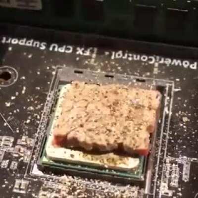 Когда-нибудь видели готовку мяса на процессоре?