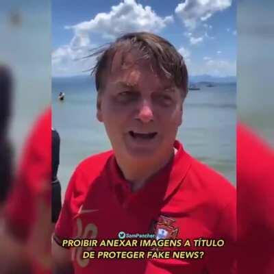 O presidente Jair Bolsonaro disse hoje que acionou a AGU porque o Facebook impede que seus seguidores postem imagens nos comentários de sua página. Também defendeu taxar empresas como a rede social por causa disso e tirar de circulação veículos de imprens