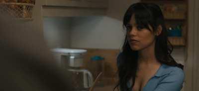 Jenna’s cleavage in Scream IV