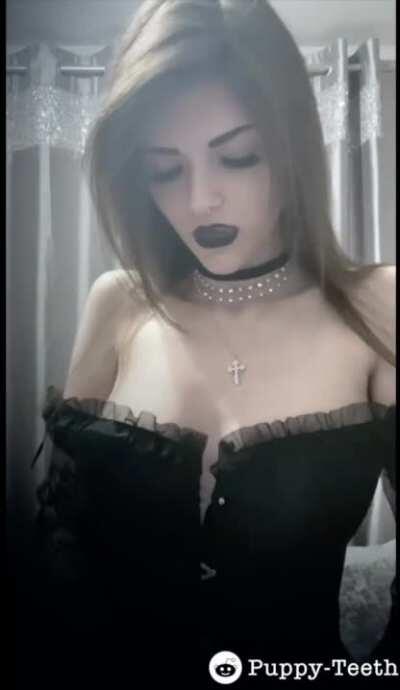 Ever wondered what it would be like to take a vampire home...? Well, now you know. 🦇🕸 (18) (F) (UK)