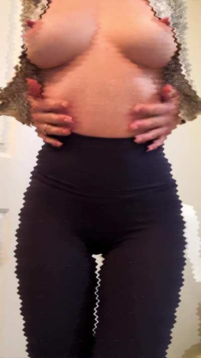 Someone come suck on my mommy nipples (drop)