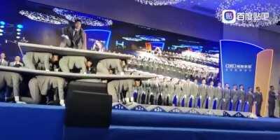 撸起袖子一步一个脚印踏踏实实前行！