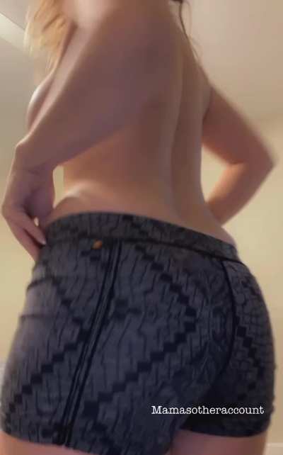 Just a MILFy ass reveal 