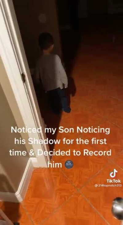 Kid is in pure terror over his shadow
